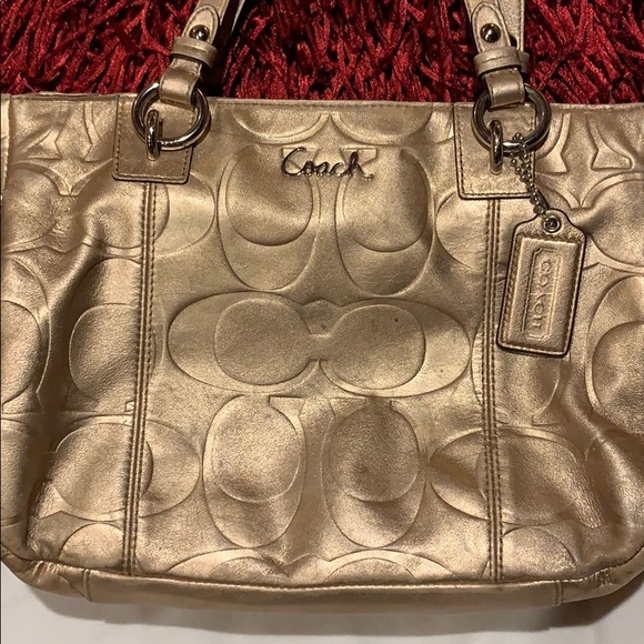 Coach metallic gold signature embossed leather - Picture 5 of 8